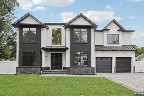 184 Cleenput Ter, Paramus, NJ 07652 photo 1