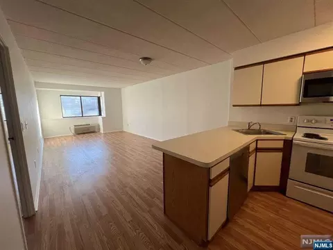 5 Linden St #2F, Hackensack, NJ 07601 photo 1