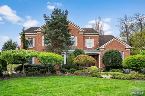 73 Poplar Dr, Paramus, NJ 07652 photo 1