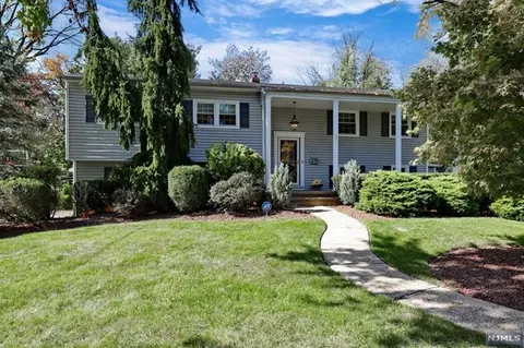 493 Hobart Rd, Paramus, NJ 07652 photo 1