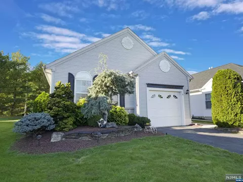 13 Gabriella Cir, Manchester, NJ 08759