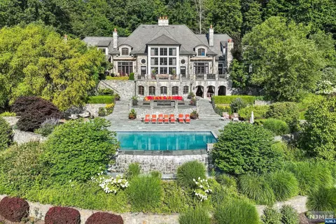 200 Stabled Way, Mahwah, NJ 07430