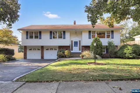 276 Taft Ct, Paramus, NJ 07652 photo 1