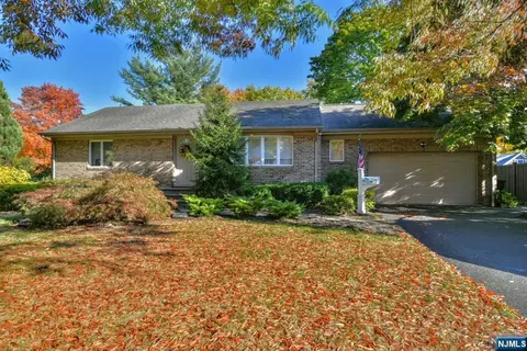 718 Lafayette St, Paramus, NJ 07652 photo 1