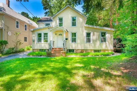 16 Sunset Rd, Demarest, NJ 07627 photo 1