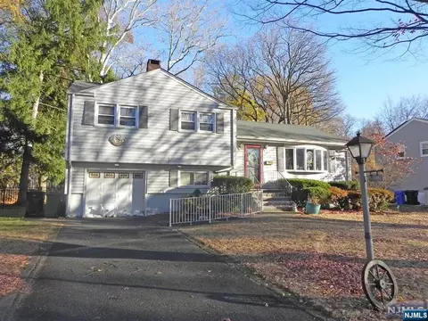 778 Wynetta Pl, Paramus, NJ 07652 photo 1