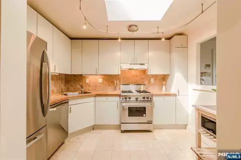 1150 River Rd #PH-I, Edgewater, NJ 07020 photo 1