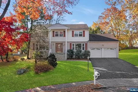 550 Westbrook Ct, Paramus, NJ 07652 photo 1