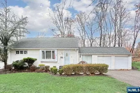 682 Sycamore St, Paramus, NJ 07652 photo 1