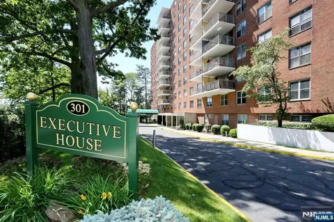 301 Beech St #6E, Hackensack, NJ 07601 photo 1