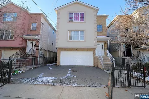 580 3rd St, Newark, NJ 07107
