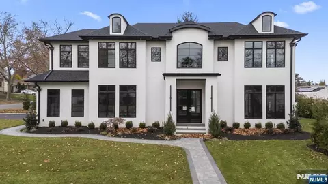275 Addison Pl, Paramus, NJ 07652 photo 1