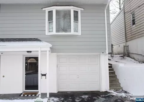 90 Westervelt Pl, Teaneck, NJ 07666 photo 1