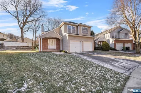 656 Seagull Dr, Paramus, NJ 07652 photo 1