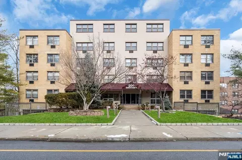 300 Lookout #A8, Hackensack, NJ 07601 photo 1