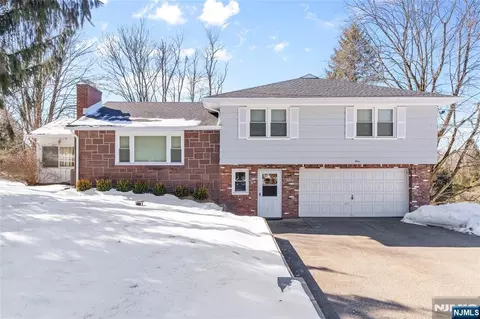 4 Rolling Ridge Rd, Saddle River, NJ 07458 photo 1