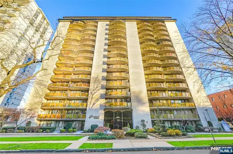 150 Overlook Ave #16A, Hackensack, NJ 07601 photo 1