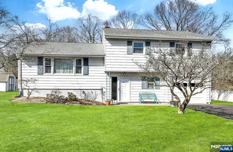 10 Rustic Dr, Waldwick, NJ 07463 photo 1
