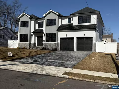 165 Cleenput Ter, Paramus, NJ 07652 photo 1