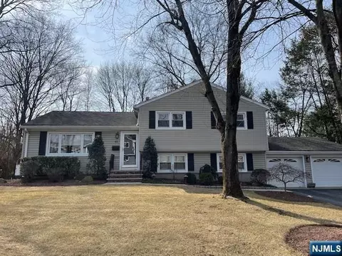 42 Kramer Dr, Paramus, NJ 07652 photo 1