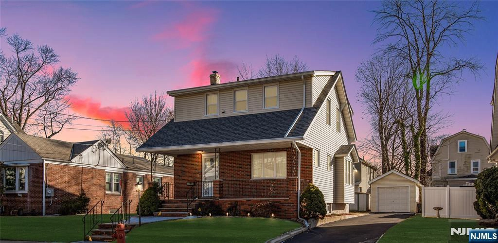 18 Oak Ave  