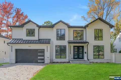 323 Haywood Dr, Paramus, NJ 07652 photo 1