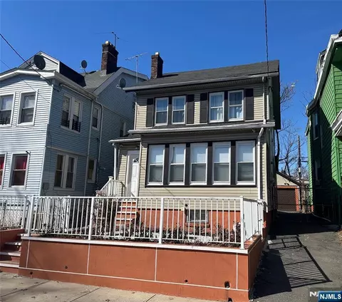 1041 Hunterdon St, Newark, NJ 07112