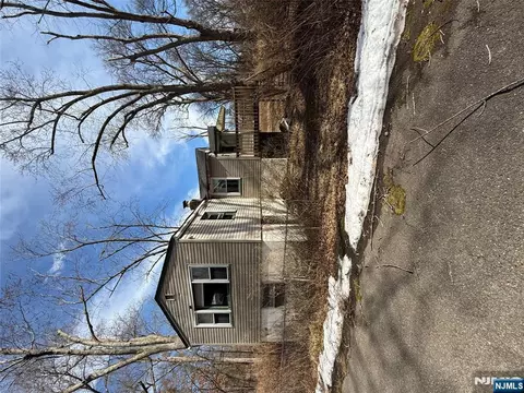 2 Brookside Rd, Wayne, NJ 07470