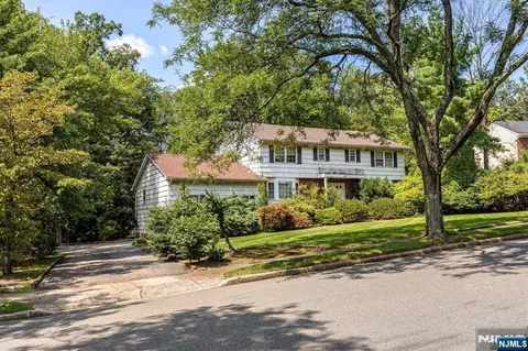 10 Flanders Dr, Montville Township, NJ 07058