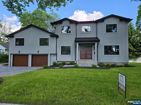 340 Ellen Pl, Paramus, NJ 07652 photo 1