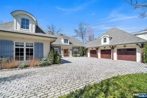 74 Roberts Rd, Englewood Cliffs, NJ 07632
