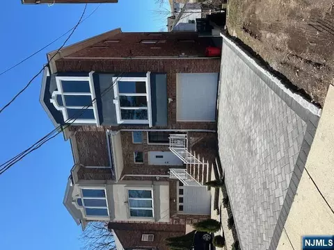 795 Fairview Ln, Cliffside Park, NJ 07010
