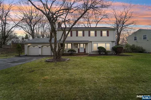 37 Vermont Dr, Paramus, NJ 07652 photo 1