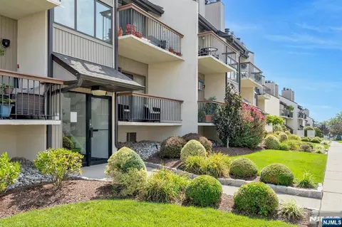 302 Hackensack St #303, Wood Ridge, NJ 07075