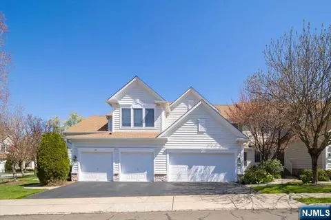 62 Buckthorn Ct, Paramus, NJ 07652 photo 1