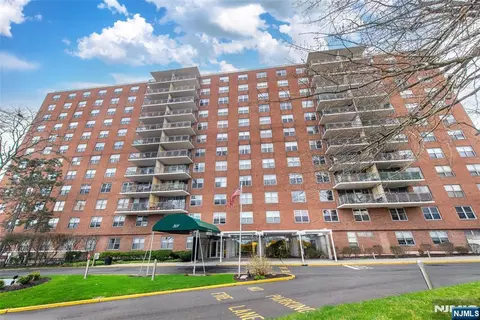 301 Beech St #9B, Hackensack, NJ 07601 photo 1