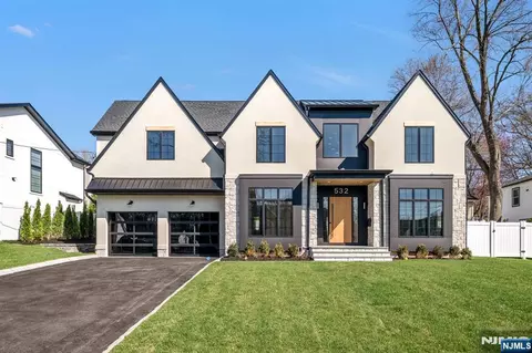 532 Burlington St, Paramus, NJ 07652 photo 1