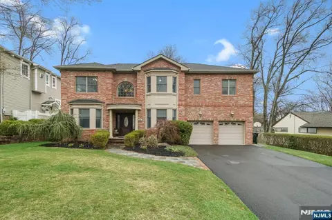 243 Vivien Ct, Paramus, NJ 07652 photo 1