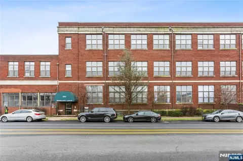 350 Scotland Rd #304, Orange, NJ 07050