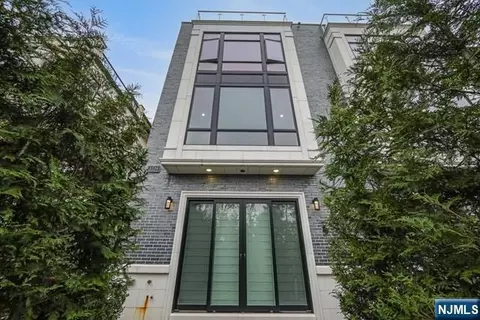 1234 River Rd, Edgewater, NJ 07020 photo 1