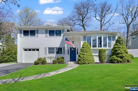 32 Golf View Dr, Dumont, NJ 07628 photo 1