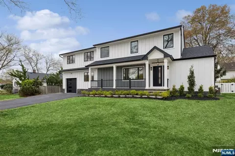 166 Cleenput Ter, Paramus, NJ 07652 photo 1