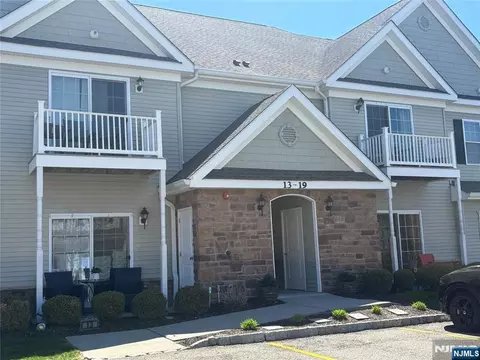 19 Dogwood Ln #U9F, Haskell, NJ 07420