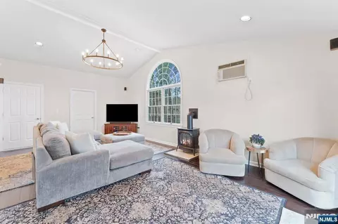39 Duncan St, Waldwick, NJ 07463 photo 1