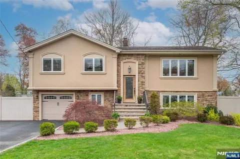 131 Horseneck Rd, Fairfield, NJ 07004