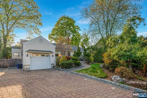 31 Clark St, Cresskill, NJ 07626 photo 1