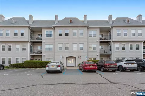 521 Brittany, Wayne, NJ 07470 photo 1