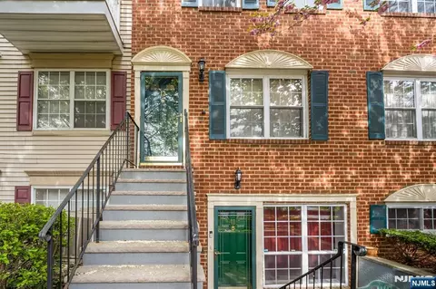 12 Rider Ct, Newark, NJ 07103