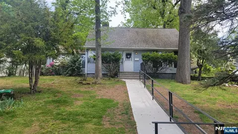 209 Crest Dr, Paramus, NJ 07652 photo 1