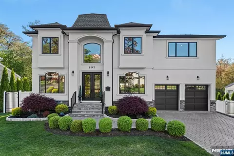 697 Terrace Dr, Paramus, NJ 07652 photo 1